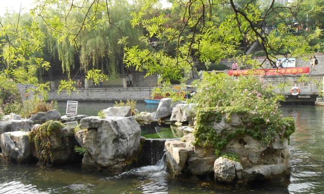 漫步黑虎泉（探寻历史与美景）