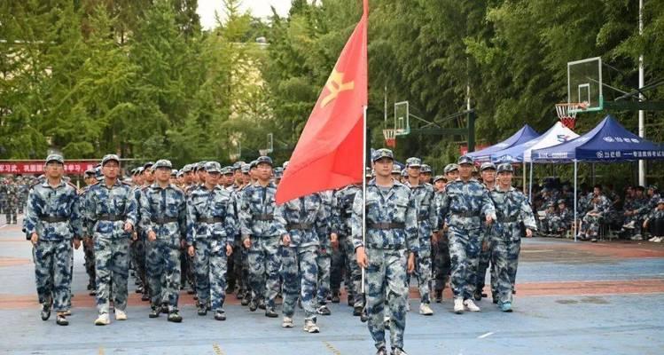 霸气口号响彻天空，青春在军训中绽放（霸气口号响彻天空）