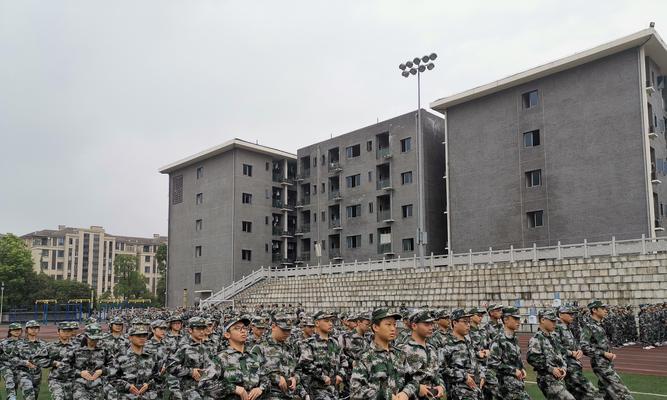 霸气口号响彻天空，青春在军训中绽放（霸气口号响彻天空）