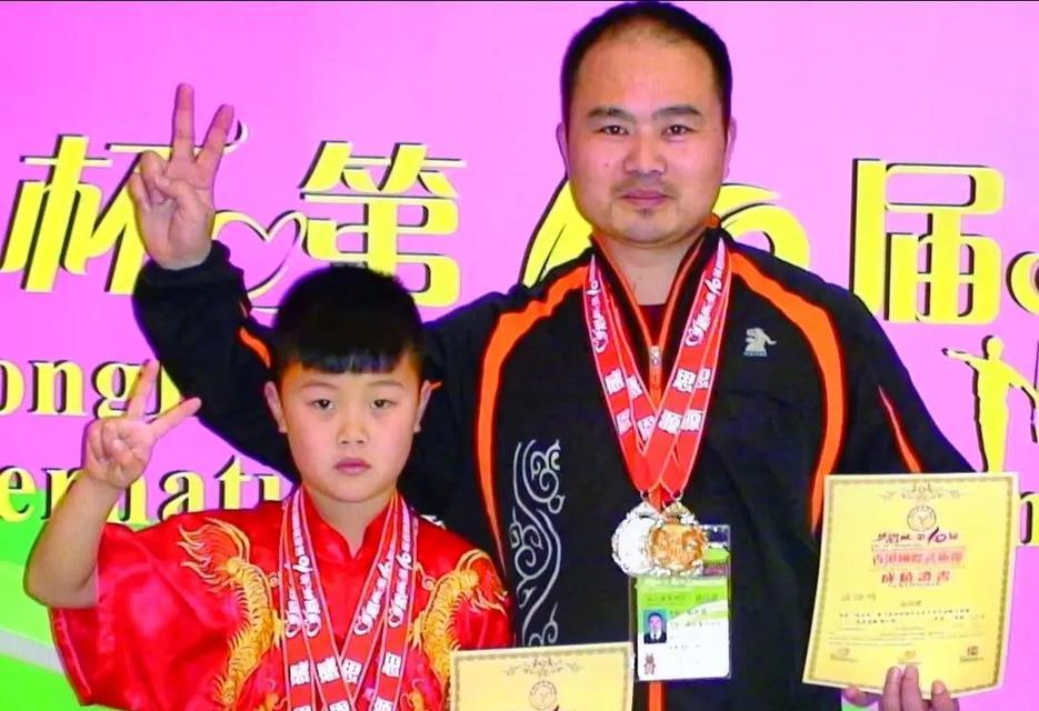 面对困难，初二的成长之路（一位学生的挑战与胜利）