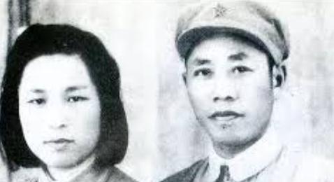 以披坚执锐，身先士卒（一个英勇善战的将军）