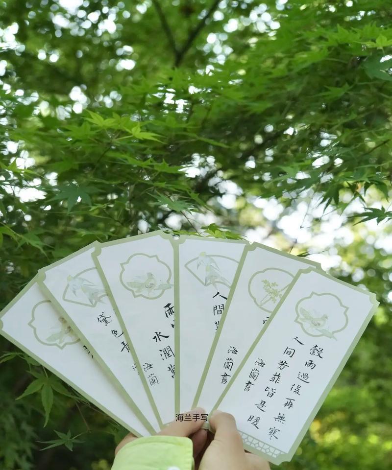 《谷雨时节花正艳，墨染青瓷待春归》