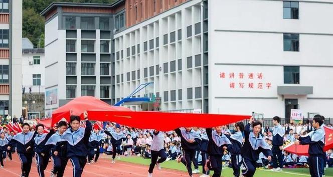 用口号点亮中秋季运动会，霸气班级要靠这些唯美短句（2024班级口号大赛）
