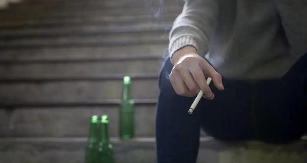 醉酒的经典唯美句子（那些关于醉酒的美丽瞬间）