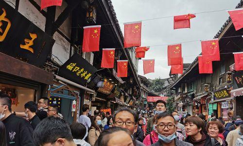以国庆节的重庆作文为话题的作文怎么写（《国庆日的焰火与青春》）